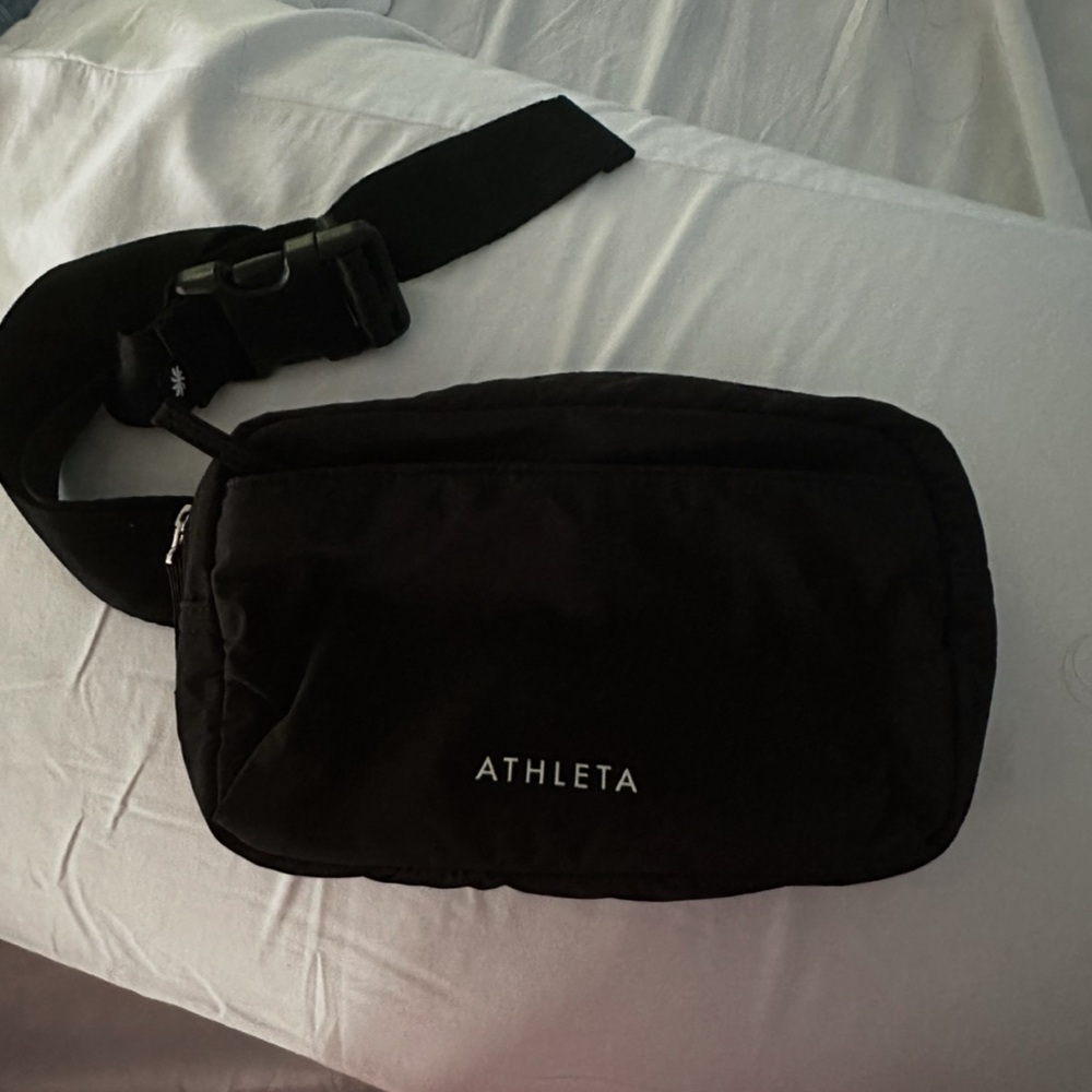 Athleta - All About Large Crossbody Belt Bag - Black